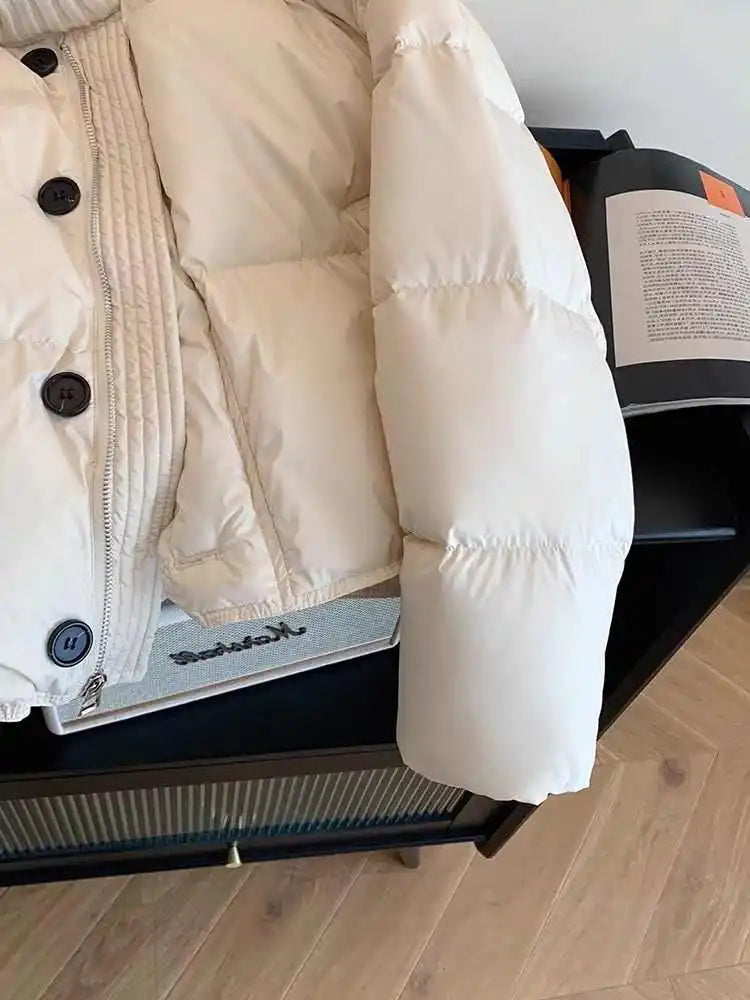 Biała kurtka puchowa z wysokim kołnierzem - ModaEkspert.pl 