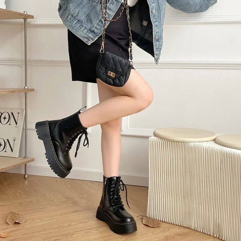 Modne botki sznurowane – ModaEkspert.pl