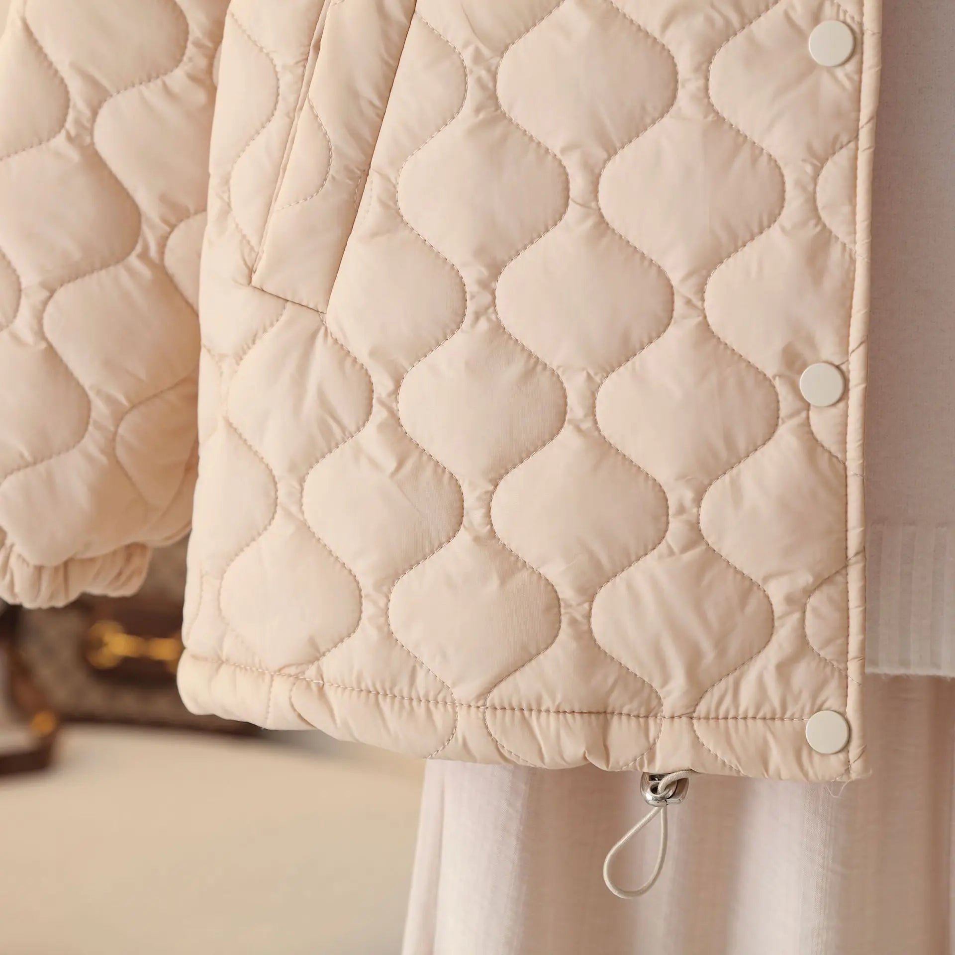 Beżowa kurtka pikowana – ModaEkspert.pl 