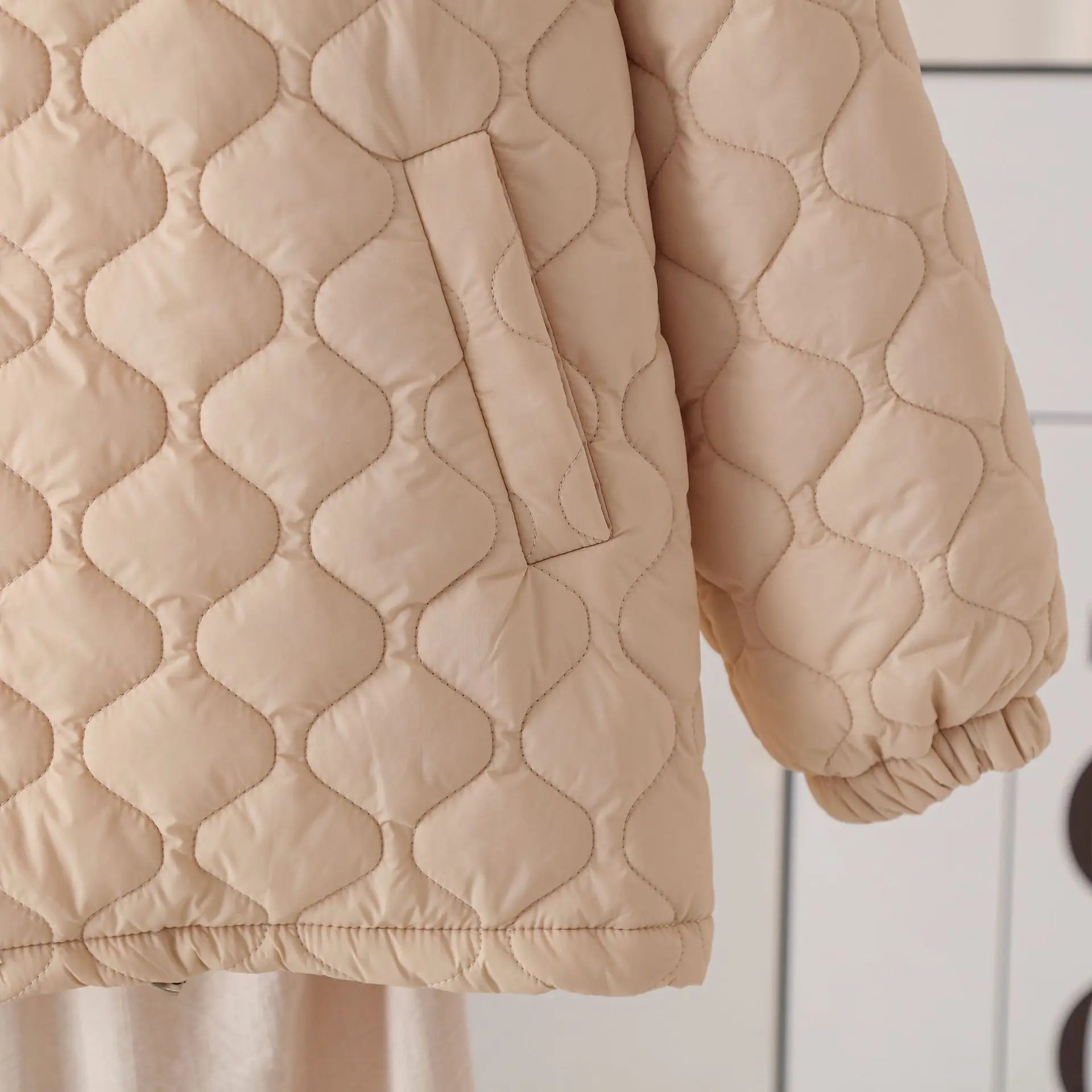 Beżowa kurtka pikowana – ModaEkspert.pl 